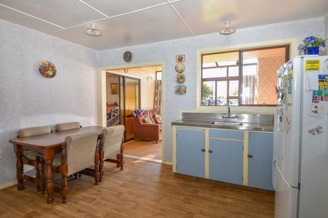 Photo of property in 9 Davy Street, Carterton, 5713