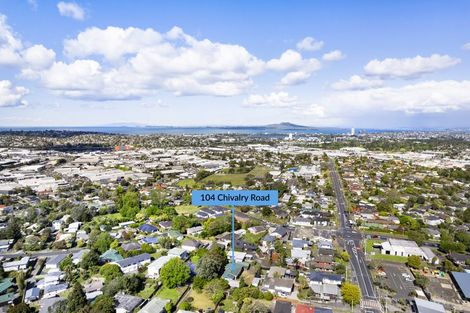 Photo of property in 104 Chivalry Road, Glenfield, Auckland, 0629