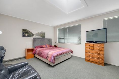 Photo of property in 55 Highland Park Drive, Highland Park, Auckland, 2010