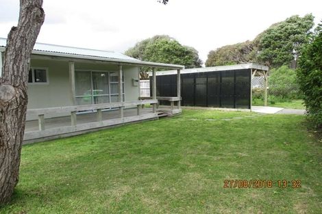 Photo of property in 25 Heperi Street, Waikanae Beach, Waikanae, 5036