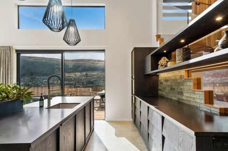 Photo of property in 11 Red Deer Rise, Kelvin Heights, Queenstown, 9300