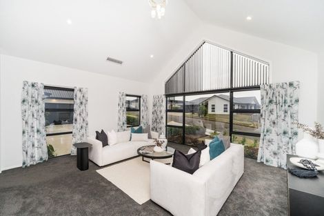 Photo of property in 44 Vaucluse Heights, Fitzherbert, Palmerston North, 4410