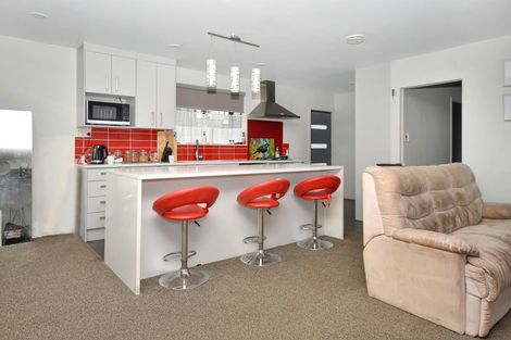 Photo of property in 7 Halloran Place, Massey, Auckland, 0614