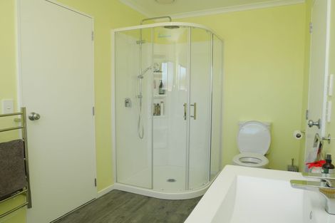 Photo of property in 121 Weggery Drive, Waikanae Beach, Waikanae, 5036