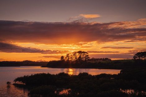 Photo of property in 73 Tahuna Minhinnick Drive, Glenbrook, 2681