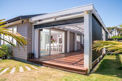 Photo of property in 6 Konini Crescent, Waikanae Beach, Waikanae, 5036