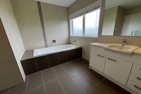 Photo of property in 9 Swindon Close, Mellons Bay, Auckland, 2014