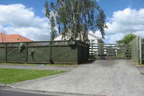 Photo of property in 8 Arimu Road, Papakura, 2110