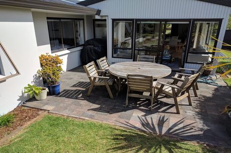 Photo of property in 5 Pendene Place, Forrest Hill, Auckland, 0620