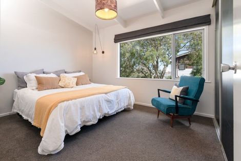 Photo of property in 15 Rangitane Street, Maupuia, Wellington, 6022