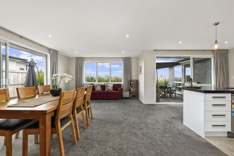 Photo of property in 137 Penetaka Heights, Pyes Pa, Tauranga, 3112