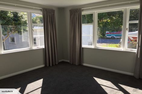 Photo of property in 98 Melbourne Road, Island Bay, Wellington, 6023