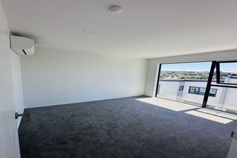 Photo of property in 1/1088 Beach Road, Torbay, Auckland, 0630