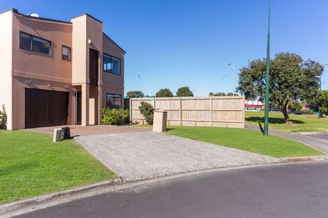 Photo of property in 24 Puma Drive, Golflands, Auckland, 2013