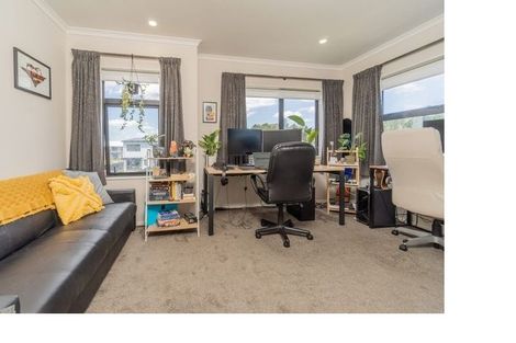 Photo of property in 8c Lumbarda Drive, Kumeu, 0810