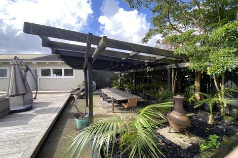 Photo of property in 37 Gill Avenue, Te Atatu Peninsula, Auckland, 0610