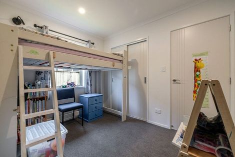 Photo of property in 6 Silkwood Place, Fitzherbert, Palmerston North, 4410