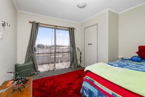 Photo of property in 40 Challen Close, Conifer Grove, Takanini, 2112