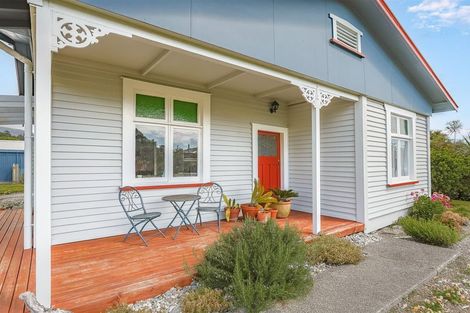 Photo of property in 10 Greenfield Street, Hector, 7822