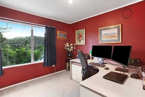 Photo of property in 23 Pinewood Grove, Botany Downs, Auckland, 2010