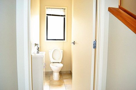 Photo of property in 27 Canyon Drive, Oteha, Auckland, 0632