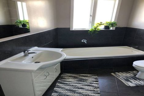 Photo of property in 18 Renwick Street, Papakura, 2110