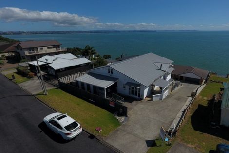 Photo of property in 30 Crispe Road, Clarks Beach, 2122
