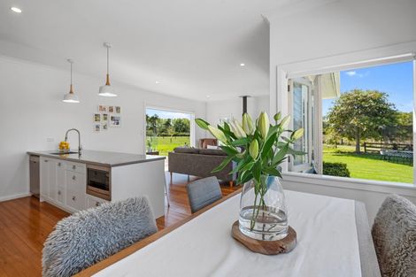 Photo of property in 13 Trotting Course Drive, Kumeu, 0891