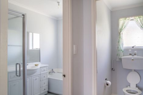 Photo of property in 1/31a Seaview Road, Glenfield, Auckland, 0629