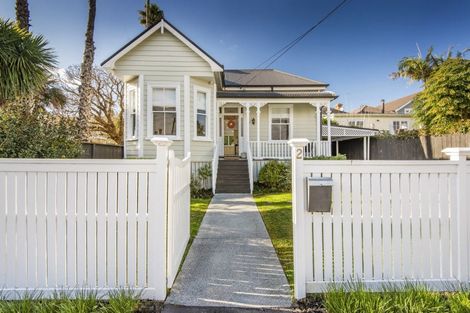 Photo of property in 2 Grahame Street, Devonport, Auckland, 0624