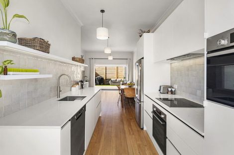 Photo of property in 16 Rua Street, Lyall Bay, Wellington, 6022