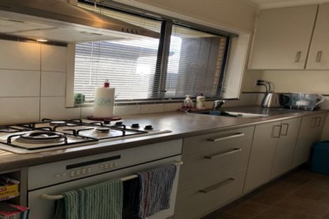 Photo of property in 1/309 Wairau Road, Totara Vale, Auckland, 0627