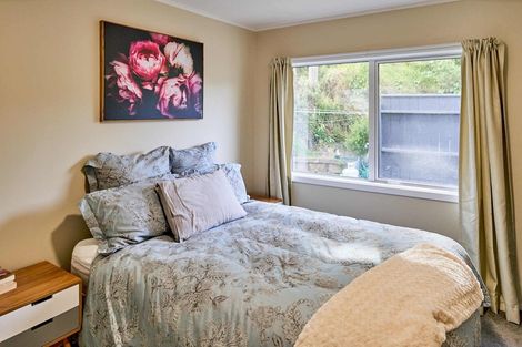 Photo of property in 8a Nikau Road, Point Howard, Lower Hutt, 5013