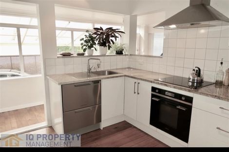 Photo of property in 43 Eastglen Road, Glen Eden, Auckland, 0602