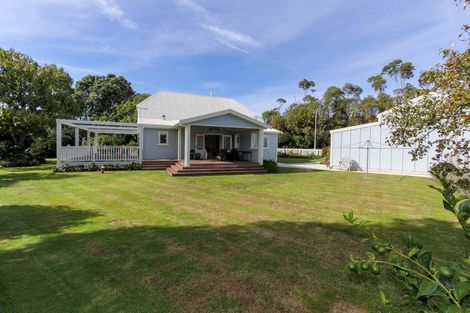 Photo of property in 11 Onaero Beach Road, Onaero, Waitara, 4383