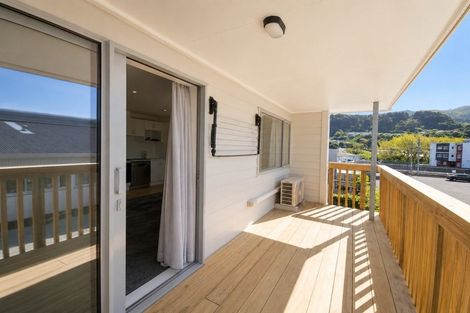 Photo of property in 10/19 Collins Avenue, Tawa, Wellington, 5028