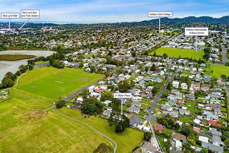 Photo of property in 21 Martin Place, Kelston, Auckland, 0602