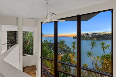 Photo of property in 2/102 Queen Street, Northcote Point, Auckland, 0627