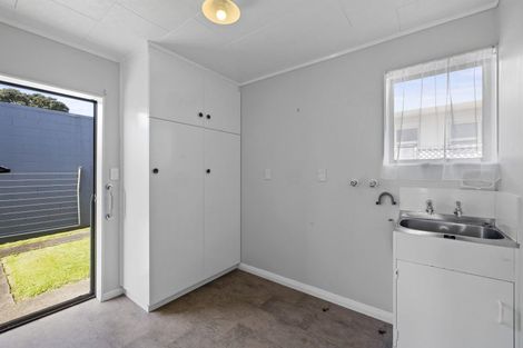 Photo of property in 17 Cutfield Road, New Plymouth, 4310