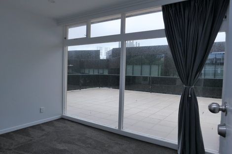 Photo of property in 70 Kelburn Parade, Kelburn, Wellington, 6012