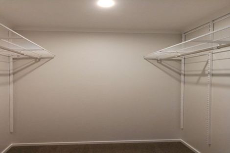 Photo of property in 5a Grumman Lane, Newlands, Wellington, 6037