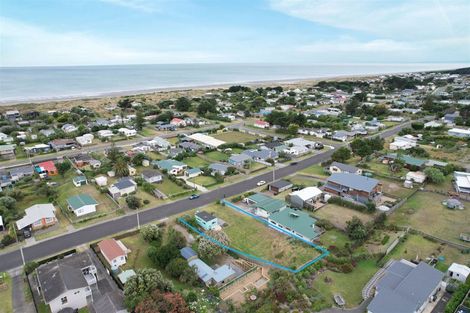 Photo of property in 82 Kahukura Avenue, Waitarere Beach, Levin, 5510