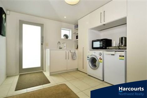 Photo of property in 148 Luckens Road, West Harbour, Auckland, 0618