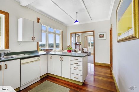 Photo of property in 49 Hungerford Road, Lyall Bay, Wellington, 6022
