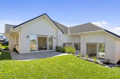 Photo of property in 14 Pommes Way, Silverdale, 0932