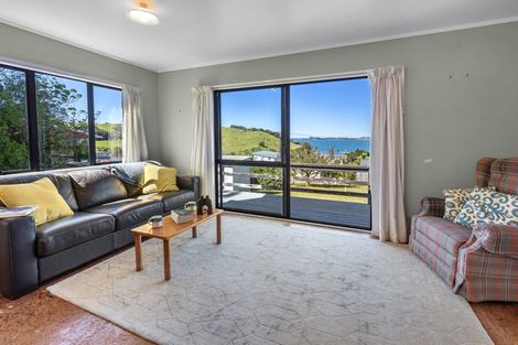 Photo of property in 10 Kookaburra Drive, Tawharanui Peninsula, Matakana, 0986