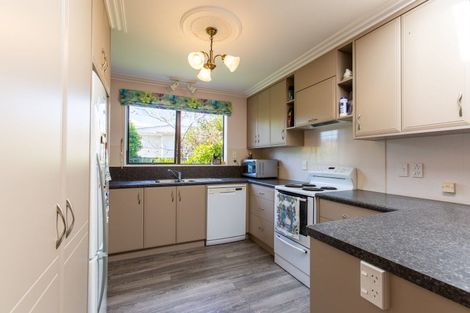 Photo of property in 12 Windsor Street, Dannevirke, 4930