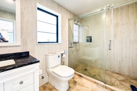 Photo of property in 25a Rothesay Bay Road, Rothesay Bay, Auckland, 0630