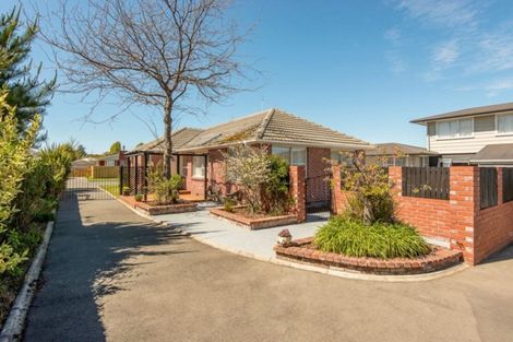 Photo of property in 8 Clipper Place, Redwood, Christchurch, 8051