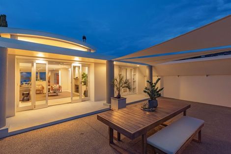 Photo of property in 135 Main Road, Redcliffs, Christchurch, 8081